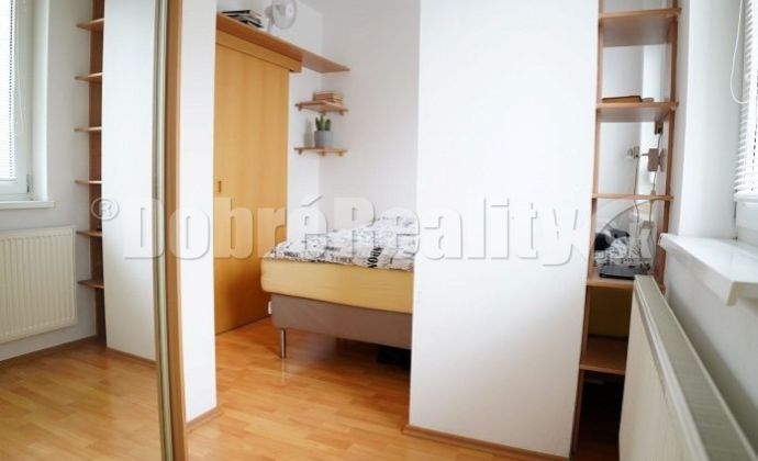PREDAJ: 2-izbový byt v Bratislave - Karlovej Vsi
