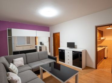 Na predaj 1-izbový byt s lodžiou, 38 m², Landauova ulica, Bratislava - Dúbravka