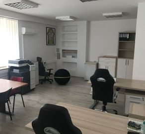 StarBrokers: PRENÁJOM samostatnej kancelárie (34,5 m2), novost. na rohu  Košická - Miletičova