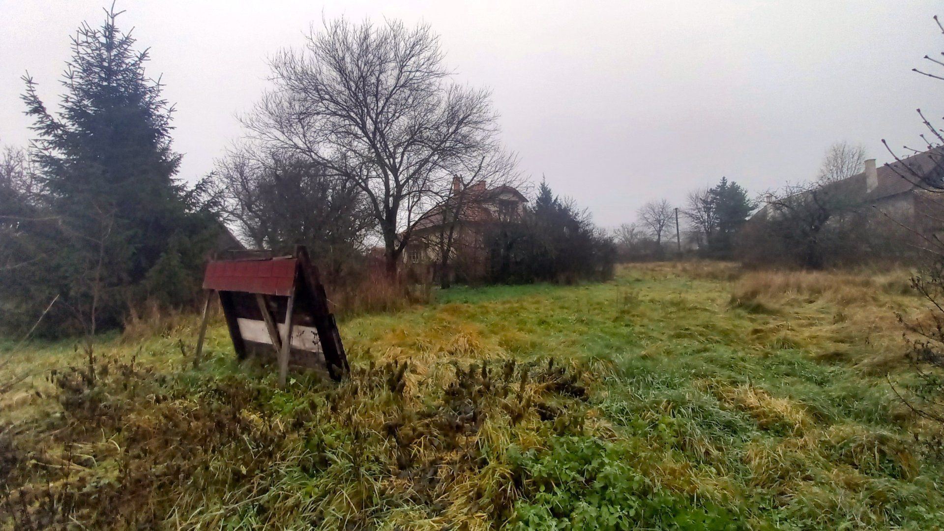 PODPIVNIČENÝ RODINNÝ DOM S VEĽKÝM POZEMKOM - 5189M2 - HONTIANSKE TESÁRE - DVORNÍKY