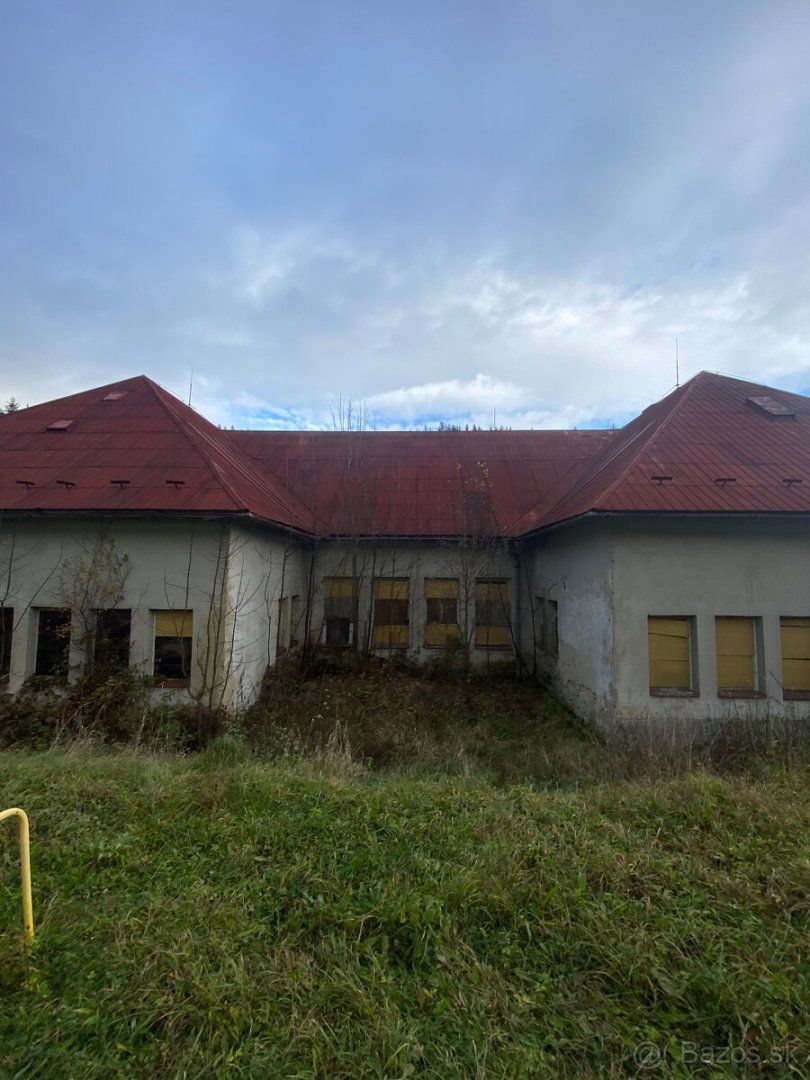 Na predaj polyfunkčná budova s pozemkom