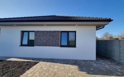 Novostavba – Moderný 4 – izbový rodinný dom na predaj v obci Holice v časti Čechová