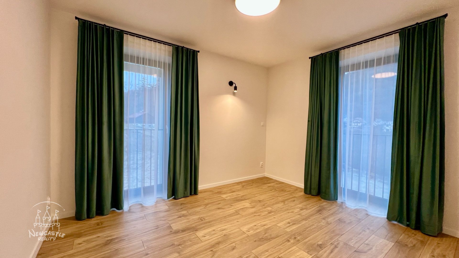 NEWCASTLE | Prenájom 3 izbového bytu v novostave Medvedica s 2 parkovacími miestami