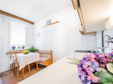 3i byt, 78 m2 – BA – Karlova Ves: byt s loggiou, špajzou aj pivnicou - veľký potenciál a nádherný výhľad