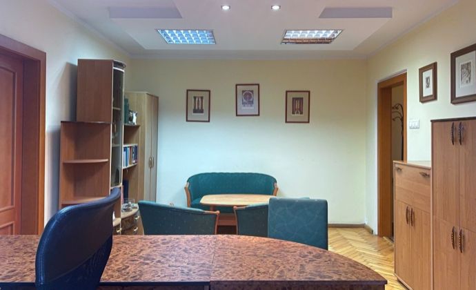 PRENÁJOM - nebytové priestory na prízemí v centre mesta M. Hodžu Prievidza