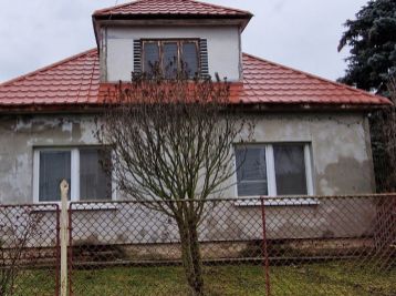 Exkluzívne na predaj 3.izb rodinný dom na V.Lapáši pri Nitre s pekným pozemkom