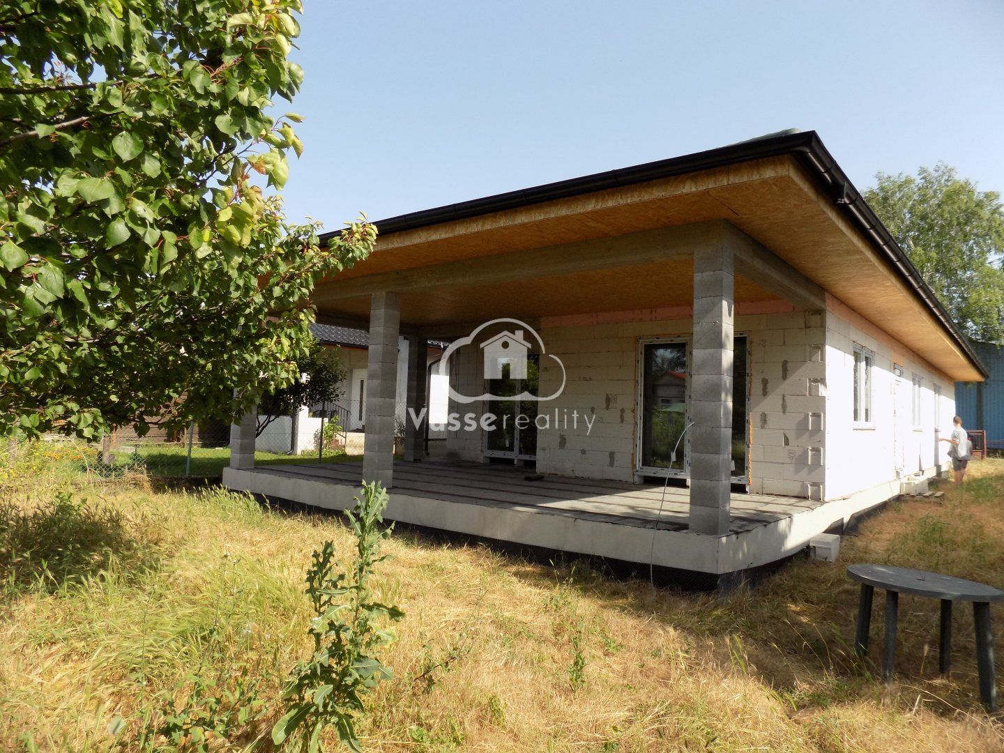 Na predaj novostavba v Šuranoch -4 izb. bungalov s garážou a s veľkou terasou, pozemok 879m2