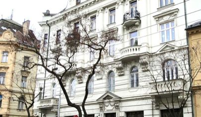 Predaj – Veľkometrážny 1 izbový byt s balkónom v historickej budove – Štefánikova ul. Staré mesto BA I
