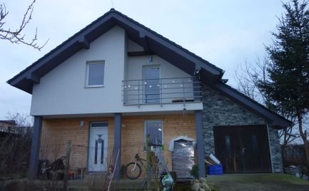 Rodinný dom s garážou a 469 m2 pozemkom v Trenčíne - časť Opatová