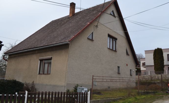 PREDAJ - Rodinný dom s veľkým slnečným pozemkom v obci Chrenovec - Brusno za výhodnú cenu.