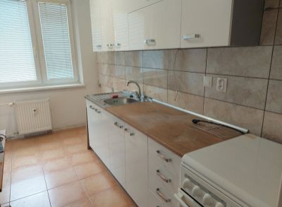 Ponúkame na predaj pekný 3 izbový byt v Trenčianskych Tepliciach.