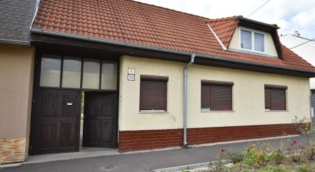 Kuchárek-real: Exkluzívne ponúka rodinný dom vo vyhľadávanej lokalite blízko centra mesta, Mýtna ul. Pezinok.