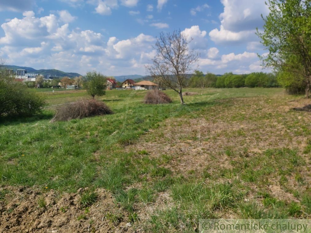 Pozemky v prírodnom prostredí na okraji obce Dolné Kočkovce na predaj