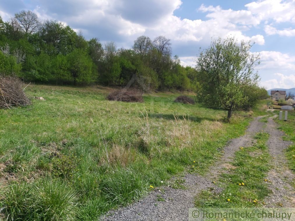 Pozemky v prírodnom prostredí na okraji obce Dolné Kočkovce na predaj