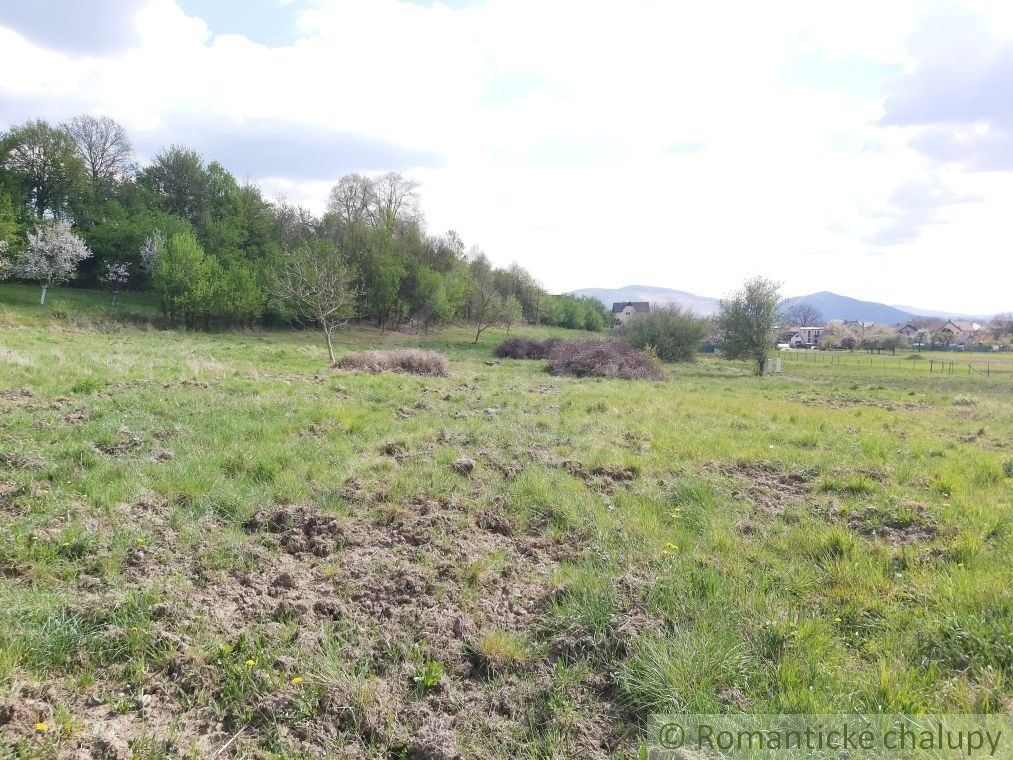 Pozemky v prírodnom prostredí na okraji obce Dolné Kočkovce na predaj