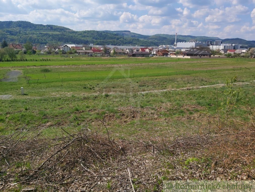 Pozemky v prírodnom prostredí na okraji obce Dolné Kočkovce na predaj