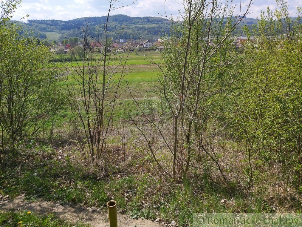 Pozemky v prírodnom prostredí na okraji obce Dolné Kočkovce na predaj