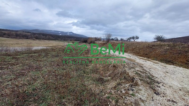 Exkluzívne na predaj stavebné pozemky v rekreačnom území Oslany - ID 112-14-LUGU