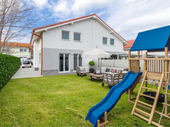 GODDESS PROPERTY - EXKLUZÍVNE NA PREDAJ POSLEDNÝ 5-IZBOVÝ DOM V PROJEKTE PRIAMO V BRATISLAVE- RAČA