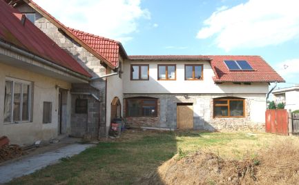 Rozostavaný dvojgeneračný RD v Melčiciach-Lieskovom a 724 m2 pozemkom