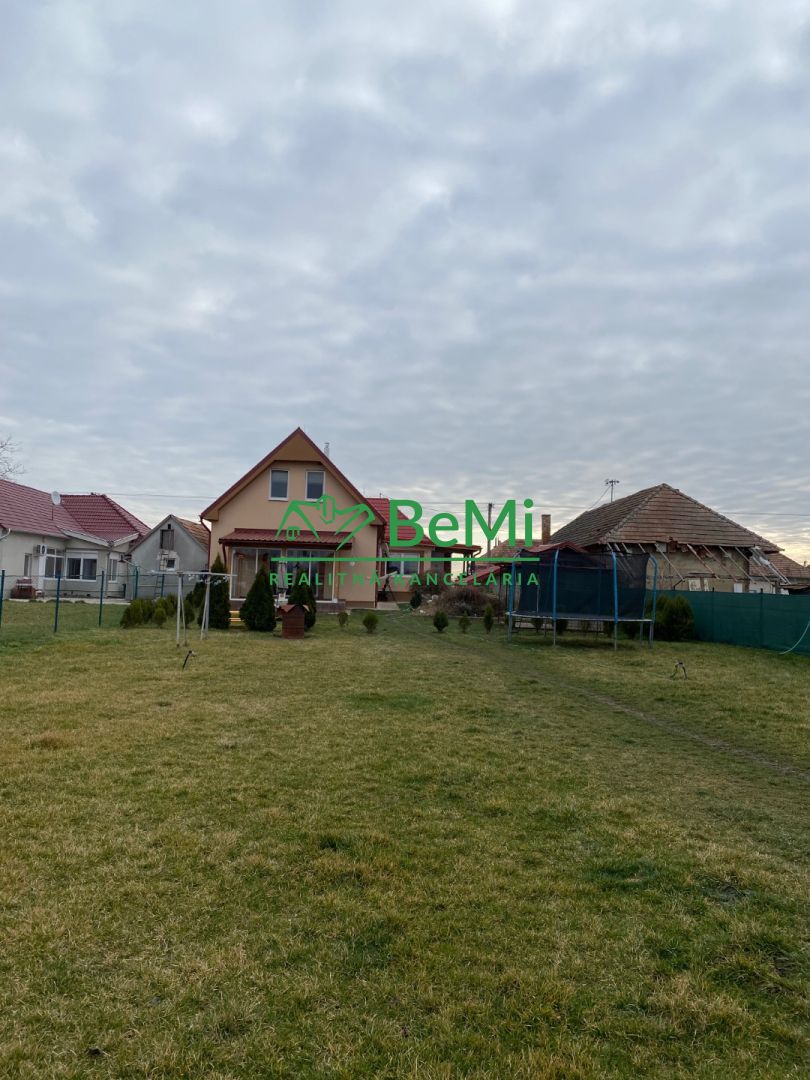 Rodinný dom na predaj Uľany nad Žitavou (036-12-JUPAa)