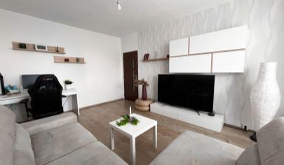 REZERVOVANÉ Na prenájom 2-izbový klimatizovaný byt s balkónom ihneď voľný