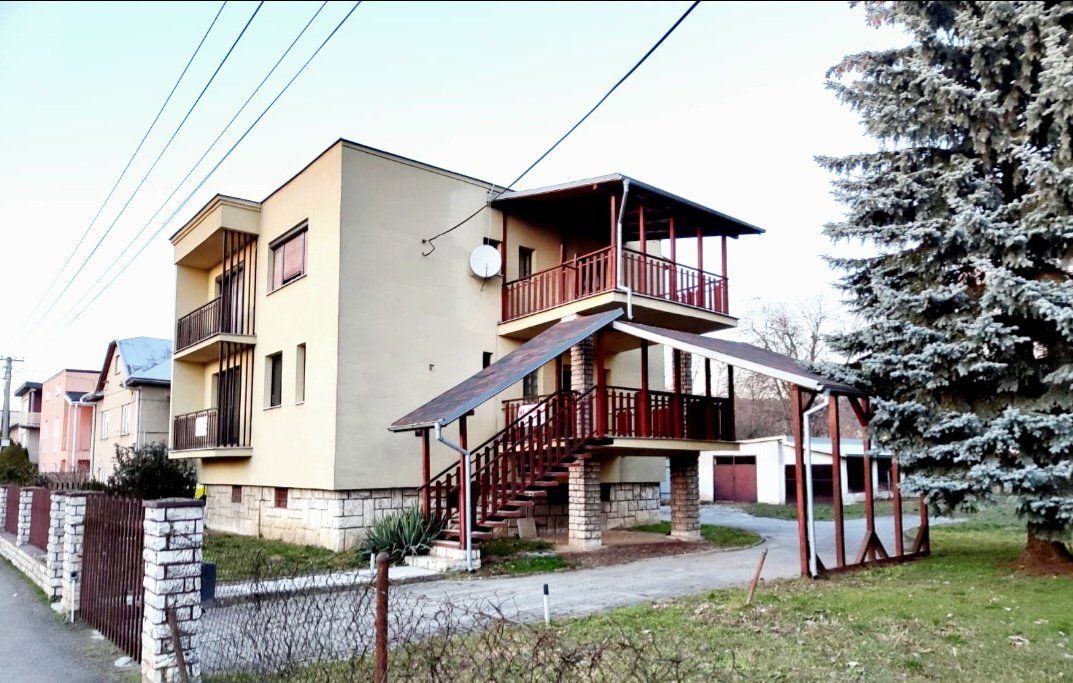 Na predaj exkluzívny dvojpodlažný rodinný dom s vlastnou saunou v Vranove nad Topľou
