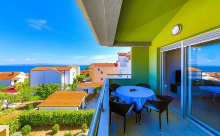 Trogir – Čiovo, zariadený apartmán s výhľadom na more