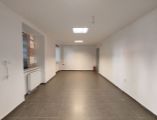 Obchodný priestor, znížené prízemie, 25,9m2 – Záhradnícka-Ružinov