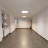 Obchodný priestor s možnosťou skladu, znížené prízemie, 25,9m2 – Záhradnícka-Ružinov