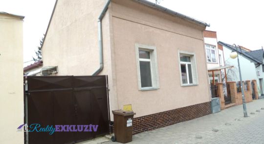 Na predaj rodinný dom s budovou na podnikanie v meste Lučenec - priame centrum