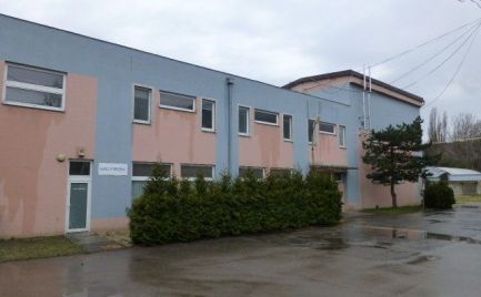 Na prenájom obchodno - výrobná budova s administratívnou a skladovou časťou.
