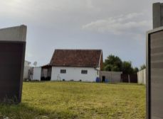 Trnava -  Krásna chatka s bazénom  a pekným 488 m2 pozemkom  na celoročné bývanie  !!