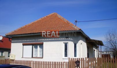 Podhájska/Vlkas/- Rodinný dom chalupa na predaj s pozekom 1500 m2 v okrajovej časti obce