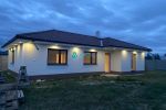 Predaj NOVOSTAVBA-HOLODOM: Pekný, komfortný, moderný 4-izbový rodinný dom na predaj v obci Jahodná, nová štvrť!!!!