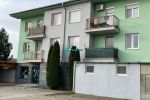 Na predaj 2-izbový byt v stave holobytu na prízemí s garážou a nebytovými priestormi na Priemyselnej v Dunajskej Stredy