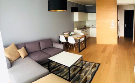 Ponúkame na prenájom 2-izbový zariadený byt s parkovacím miestom na ul. Landererova, Panorama City, BA I.-Staré Mesto ENG: We offer for rent 2r apartment with parking on Landererova str. Panorama City