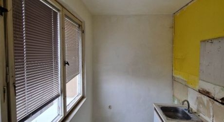 EXKLUZÍVNY PREDAJ - 3 izbový byt s loggiou v pôvodnom stave v Komárne
