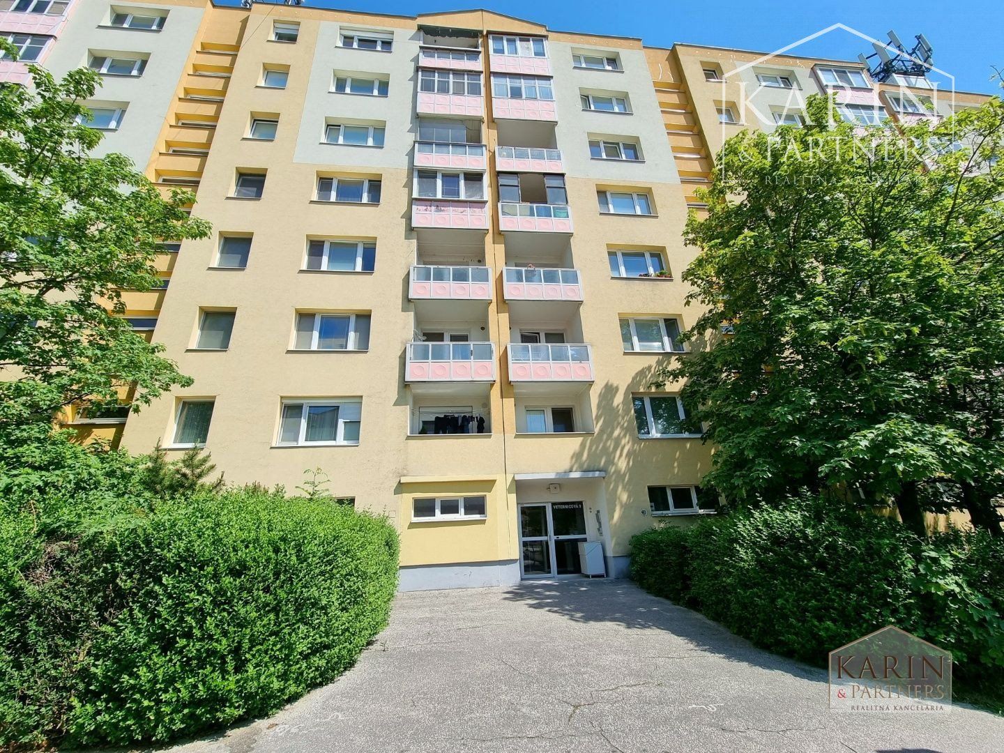 Iný-Kúpa-Bratislava - mestská časť Karlova Ves-120000.00 €