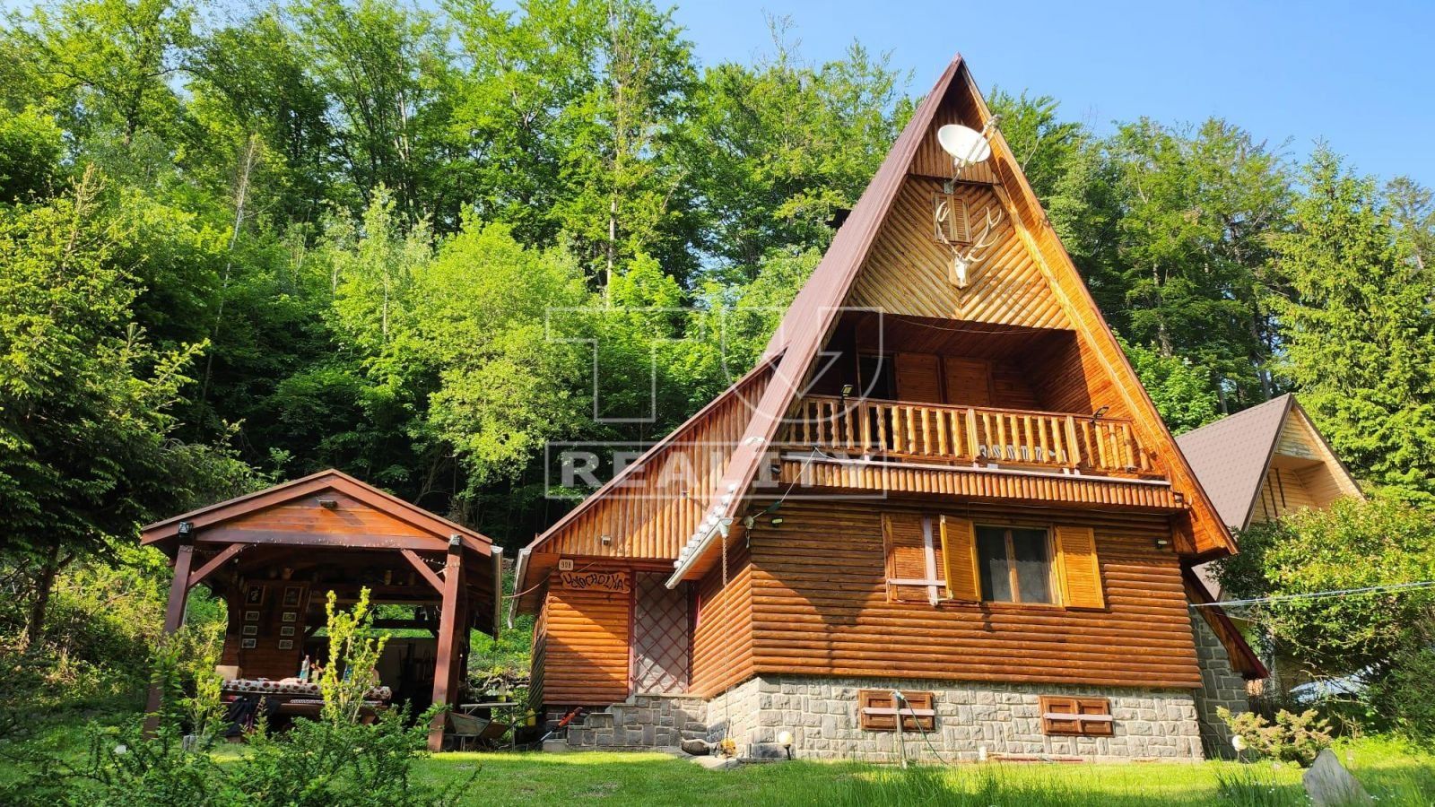 Krásna Rekreačná chata v nádhernom prostredí Dúbravky v kat. území obce Oslany.