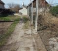 TOP Realitka – Exkluzívne! NAJLACNEJŠIE BÝVANIE v okolí BA, RD pôvodná  stavba, pozemok 1841,7m2, tehla, spoločný dvor, CENTRUM OBCE - VEĽKÝ BIEL, Kostolná ul.