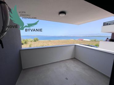 Novostavba apartmán 80m od mora s výhľadom na more Chorvátsko -Privlaka pieskové pláže