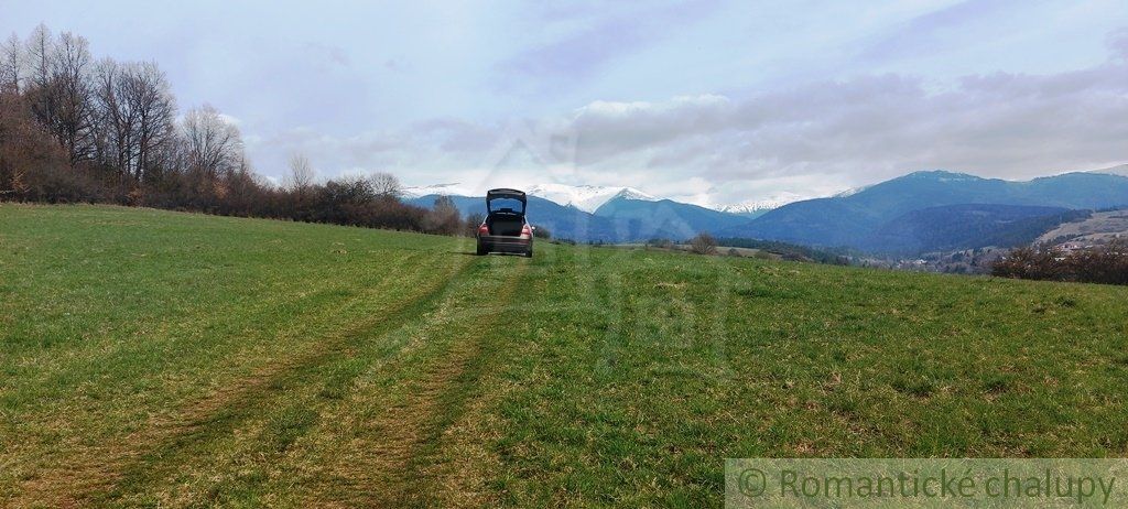 Slnečný pozemok v pripravovanej vidieckej zástavbe pod Chopkom - Dolná Lehota.