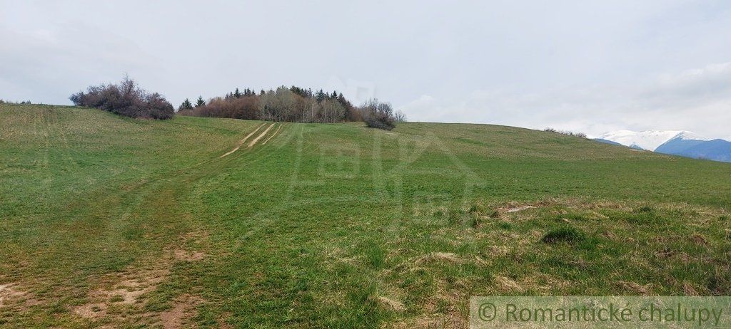 Slnečný pozemok v pripravovanej vidieckej zástavbe pod Chopkom - Dolná Lehota.