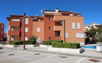 Srima – Zariadený 2-izbový apartmán s výhľadom na more za výhodnú cenu !!! ☀