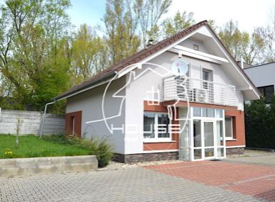 PRENÁJOM: 5 izb. rodinný dom, Studená ulica, pozemok 659 m2 v blízkosti jazera Zlaté piesky, Bratislava II Ružinov Trnávka
