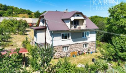Dvojpodlažný rodinný dom s pozemkom 1350m2 pri Banskej Štiavnici
