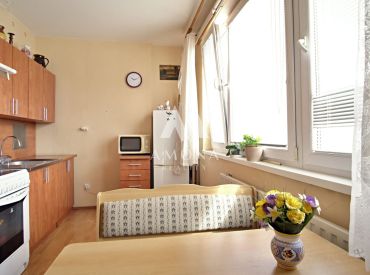 REZERVOVANÉ - Príjemný 1 izbový byt po čiastočnej rekonštrukcii so zariadením.