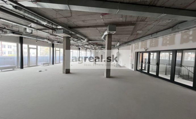 Kancelárske priestory 468 m2 + balkón 66 m2 Rusovská cesta projekt „Petržalka City“