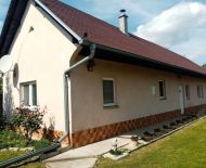 LEN U NÁS!!!DIAMOND HOME s.r.o. -Alžbeta Horváthová Vám ponúka na predaj domček na bývanie , ako aj na chalupárčenie 1km od priameho napojenie na diaľnicu R7 v obci Holice